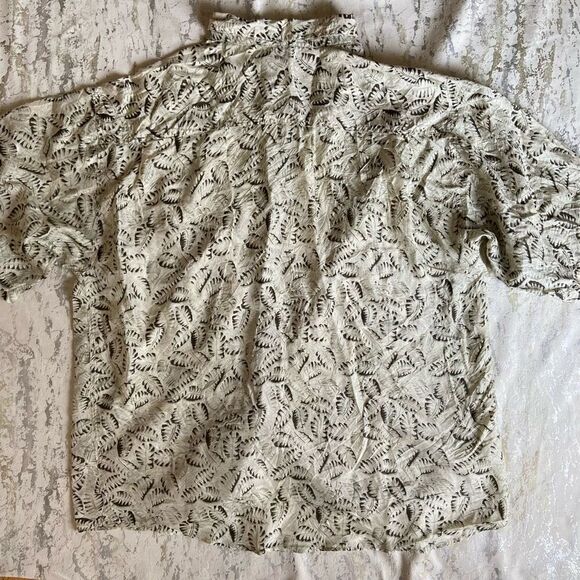 Bruno designed in Italy Silk Leaf print button down shirt - Picture 2 of 9